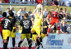 Marco P�schmann vor Ivica Olic