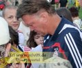 Louis van Gaal schreibt Autogramme Louis van Gaal schreibt Autogramme